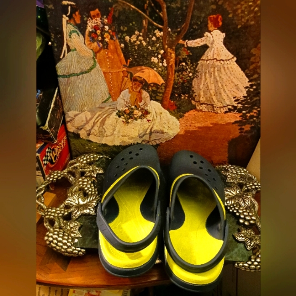 🩴🩴CROCS Dual Comfort Black&Yellow Sandals,Women 7,Nice Gift 🎁 Giving!!